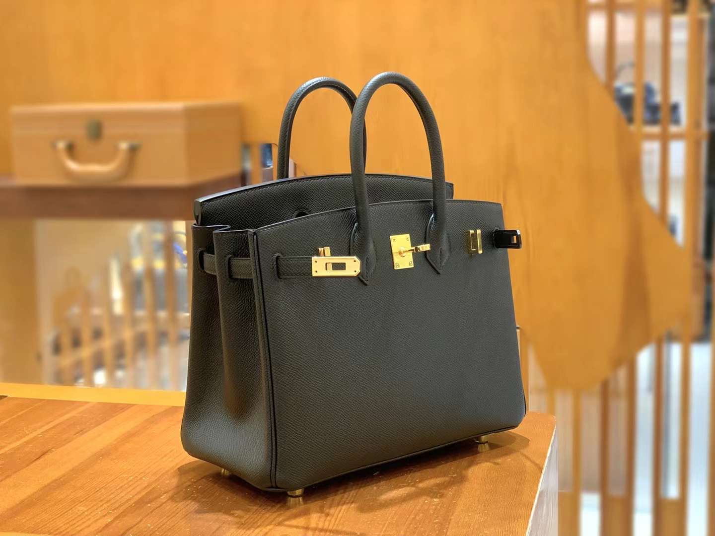 fb638e_9933c38d22cb4f6e8705408bbc067595mv2.jpg Birkin 25 Epsom - Image 1