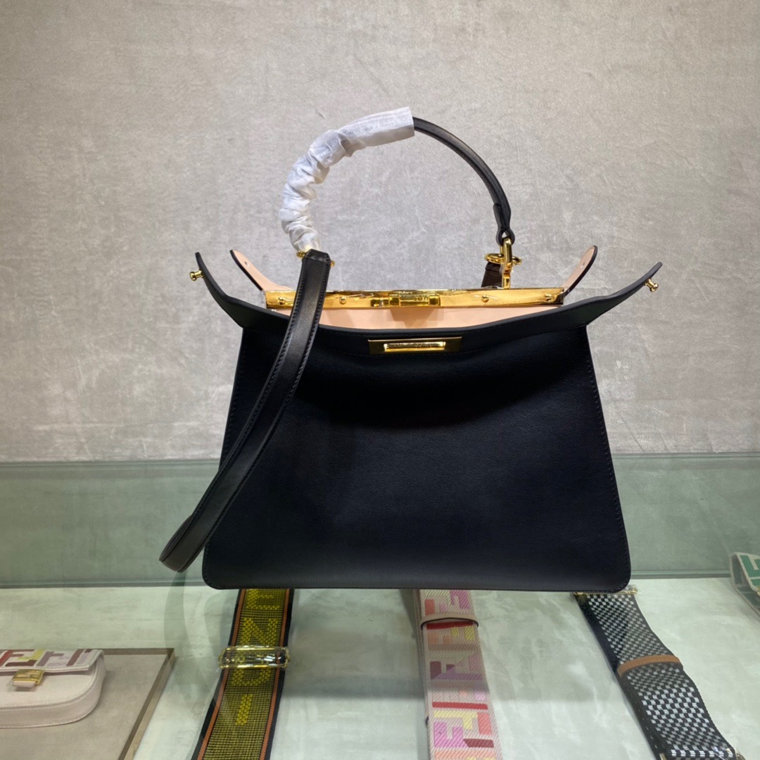 Fendi Peekaboo ISeeU Medium Bag in Black - Image 3