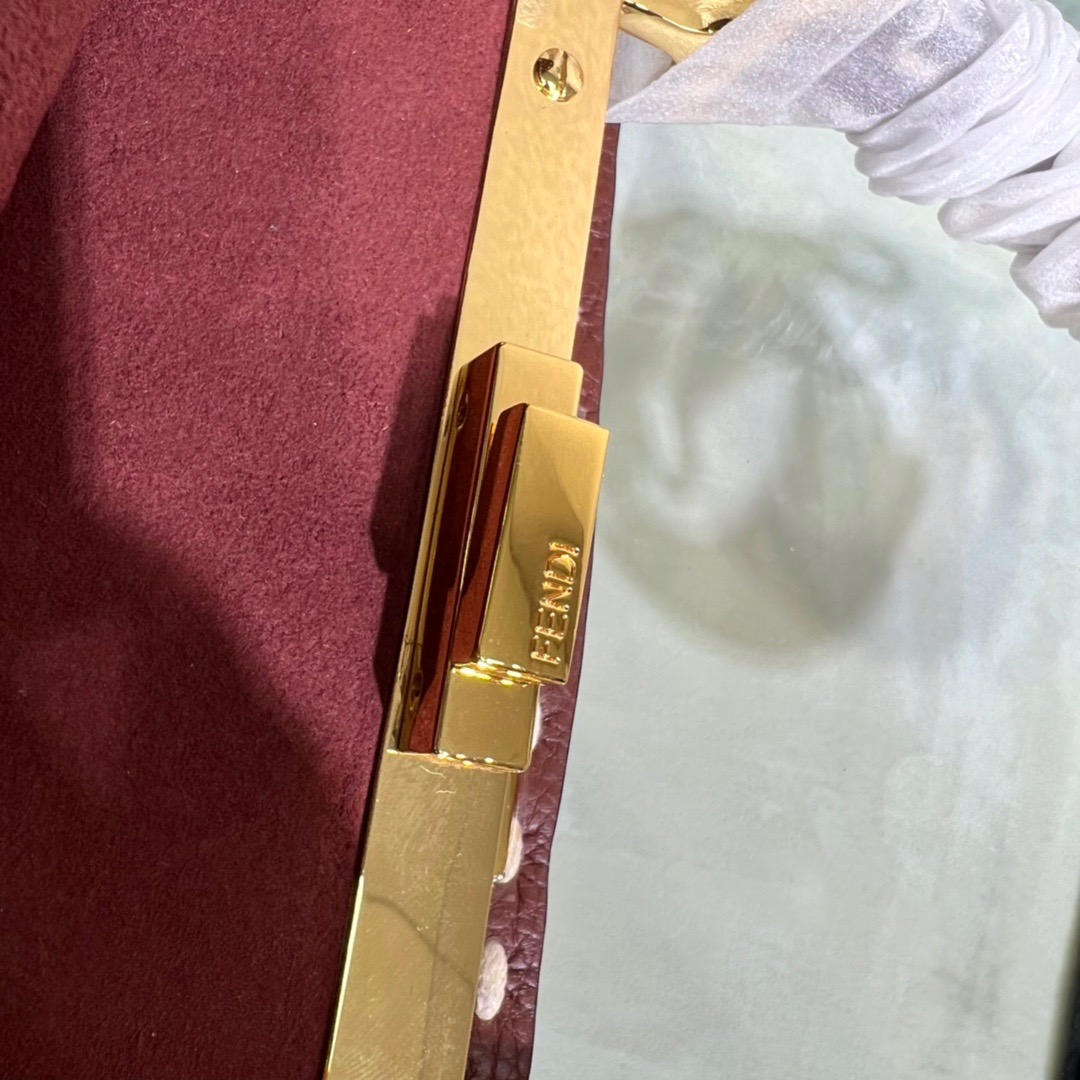 Fendi Peekaboo ISeeU Medium Bag - Image 7