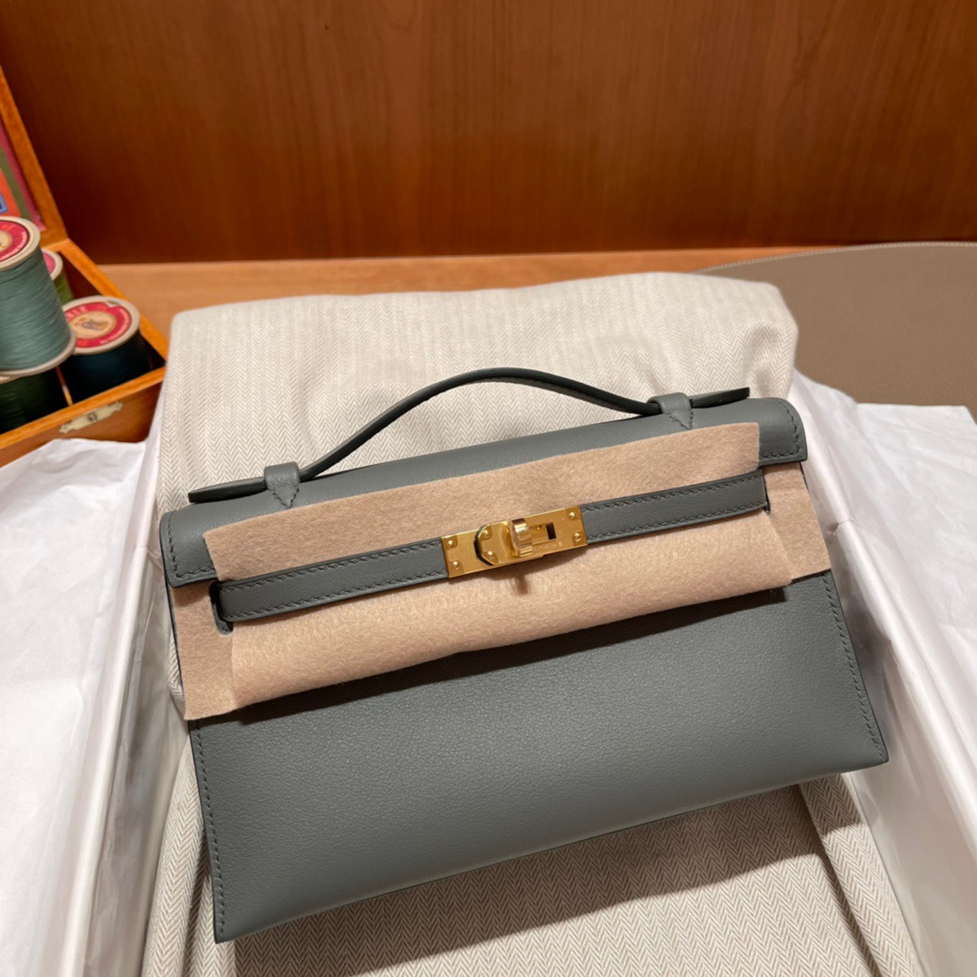 fb638e_9ca1a2ceba0640ef8910e83a68034478mv2.jpg Kelly Pochette Swift Vert Amande - Image 1