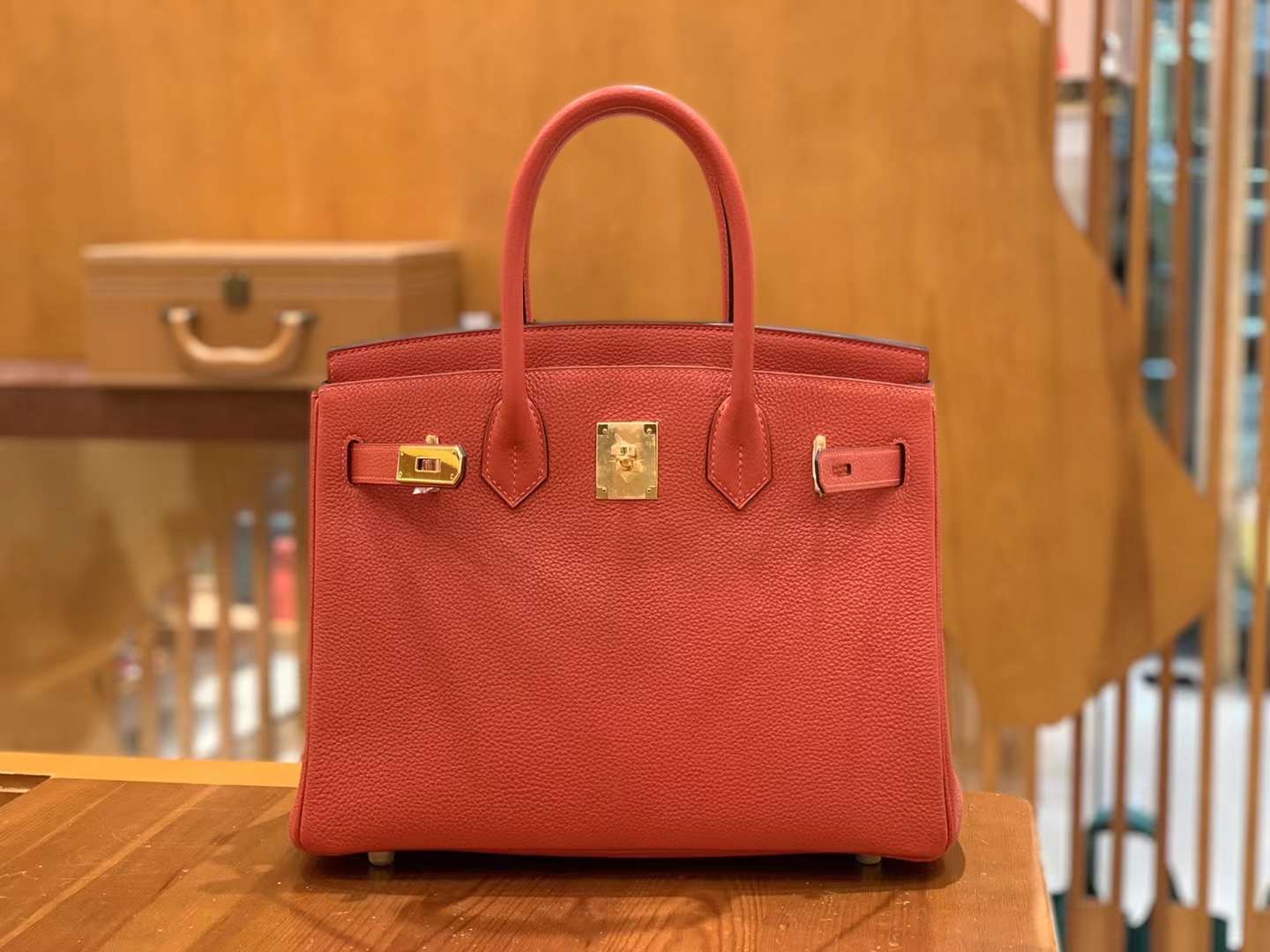 fb638e_9e040df101af46a0846fe84bcb58e936mv2.jpg Birkin 30 Togo Chinese Red - Image 1