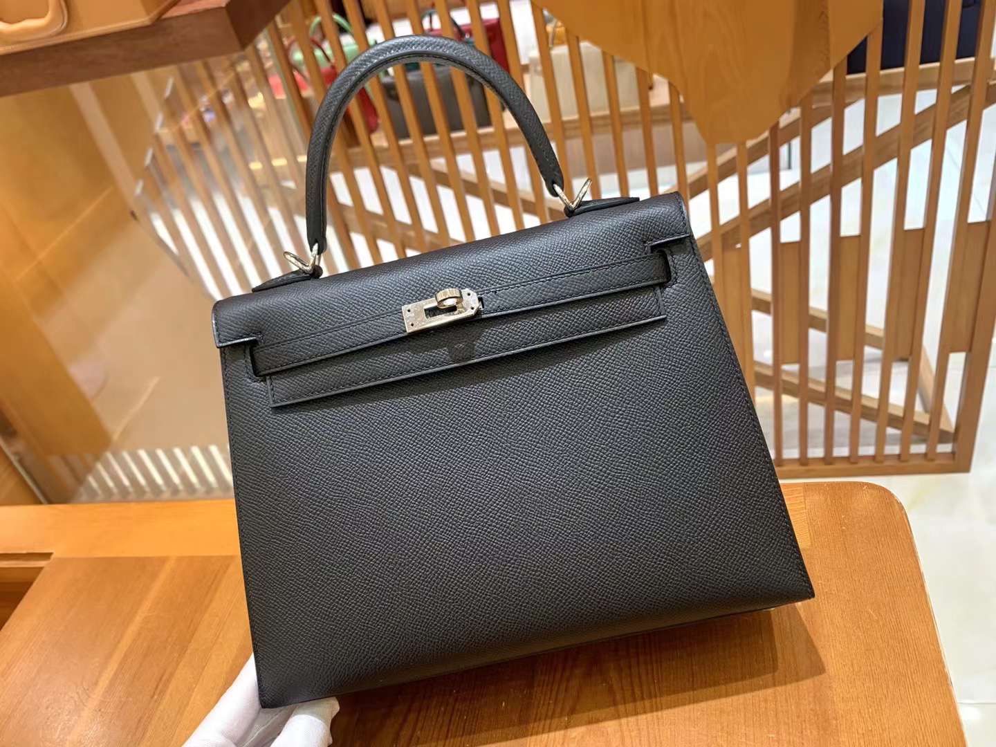 fb638e_9e3ceb49a0d1491c8ac31febf9051a19mv2.jpg Kelly 25 Epsom Black - Image 1