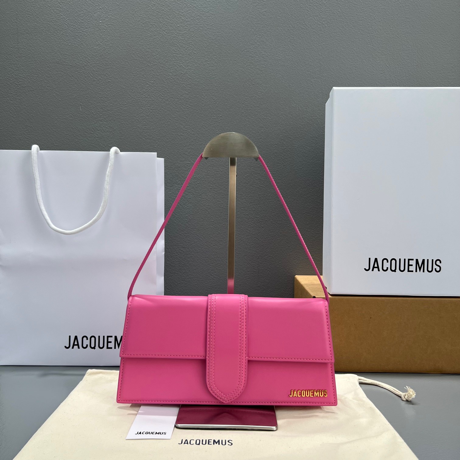 fb638e_9ec28c2f29a6477d8c9800f695e14aecmv2.jpg Jacquemus 28 Pink - Image 1