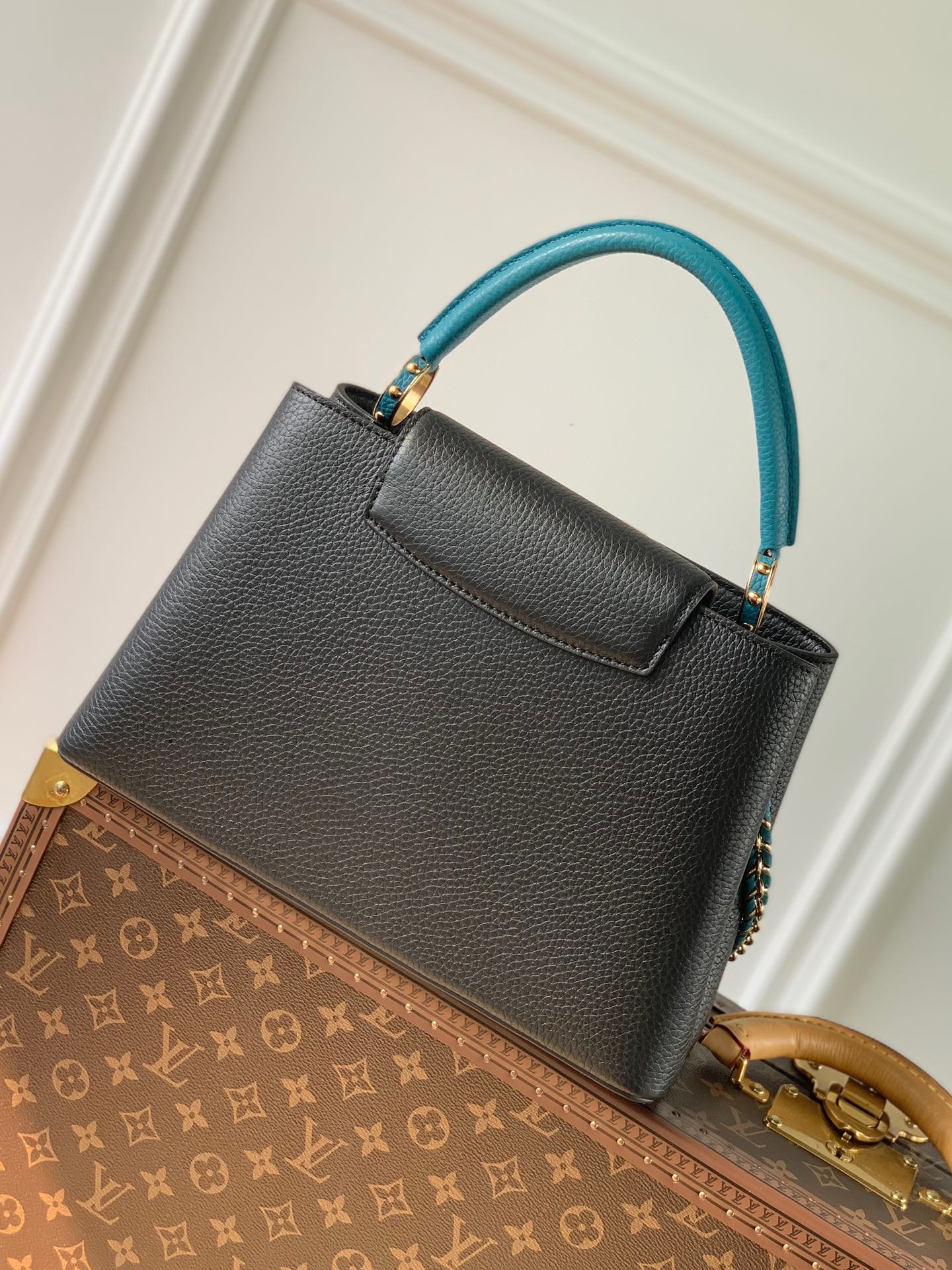Louis Vuitton Capucines BB Medium Handbag in Black&Blue - Image 3