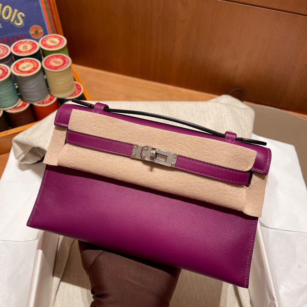 fb638e_9fbad50119064538a0816e3827355959mv2.jpg Kelly Pochette Swift Anemone - Image 1