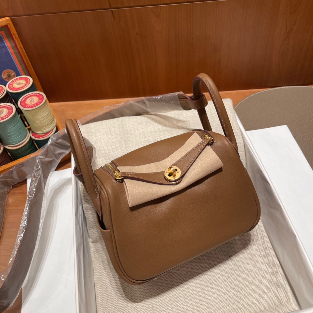 fb638e_a0c0a5b88f104dc9a58e5c7d1a8a306fmv2.jpg Mini Lindy Swift - Image 1