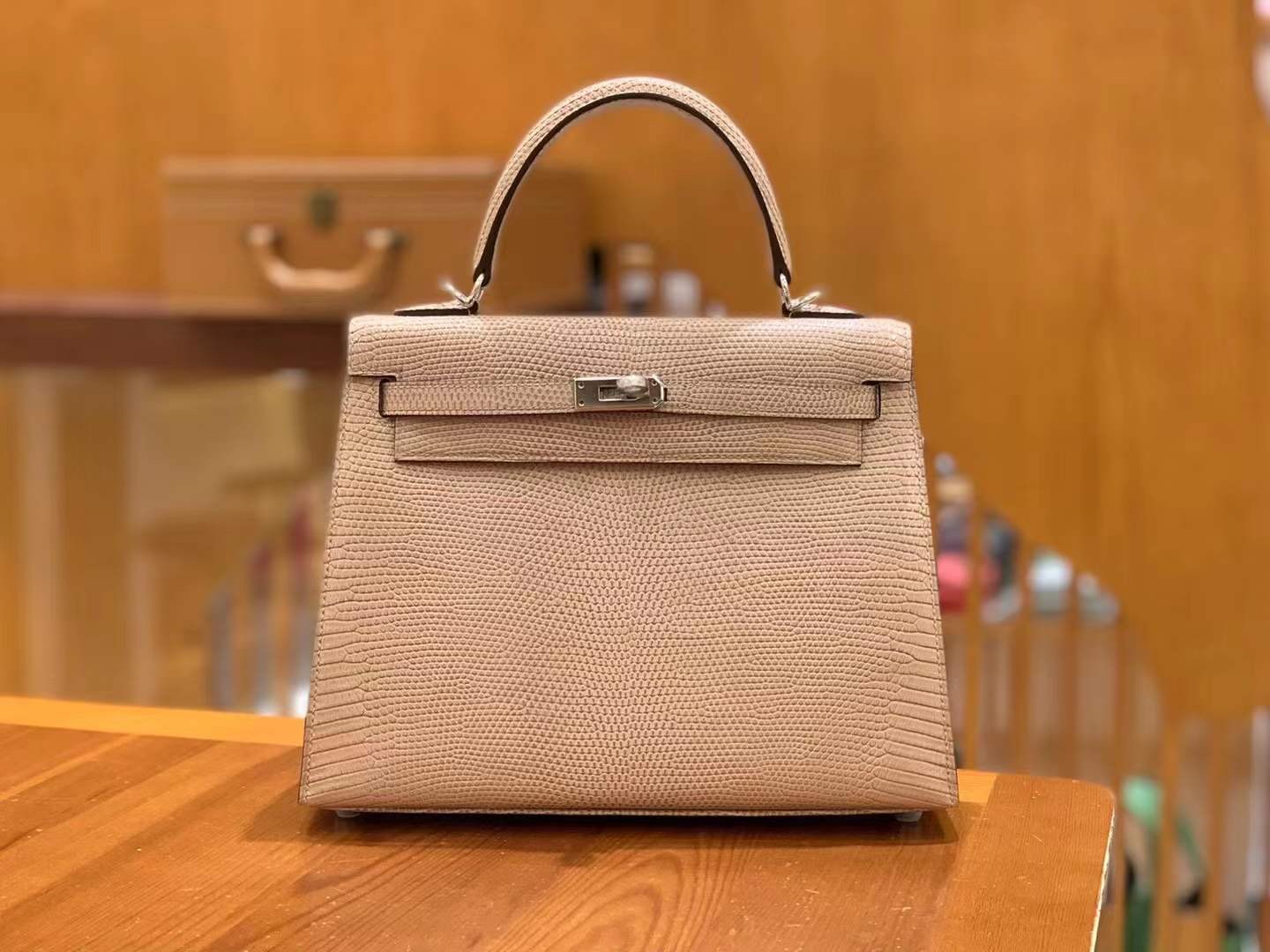 fb638e_a0fdc9f0957c49c18d5b113595e28f90mv2.jpg Kelly 25 Lizard Rose Pink - Image 1