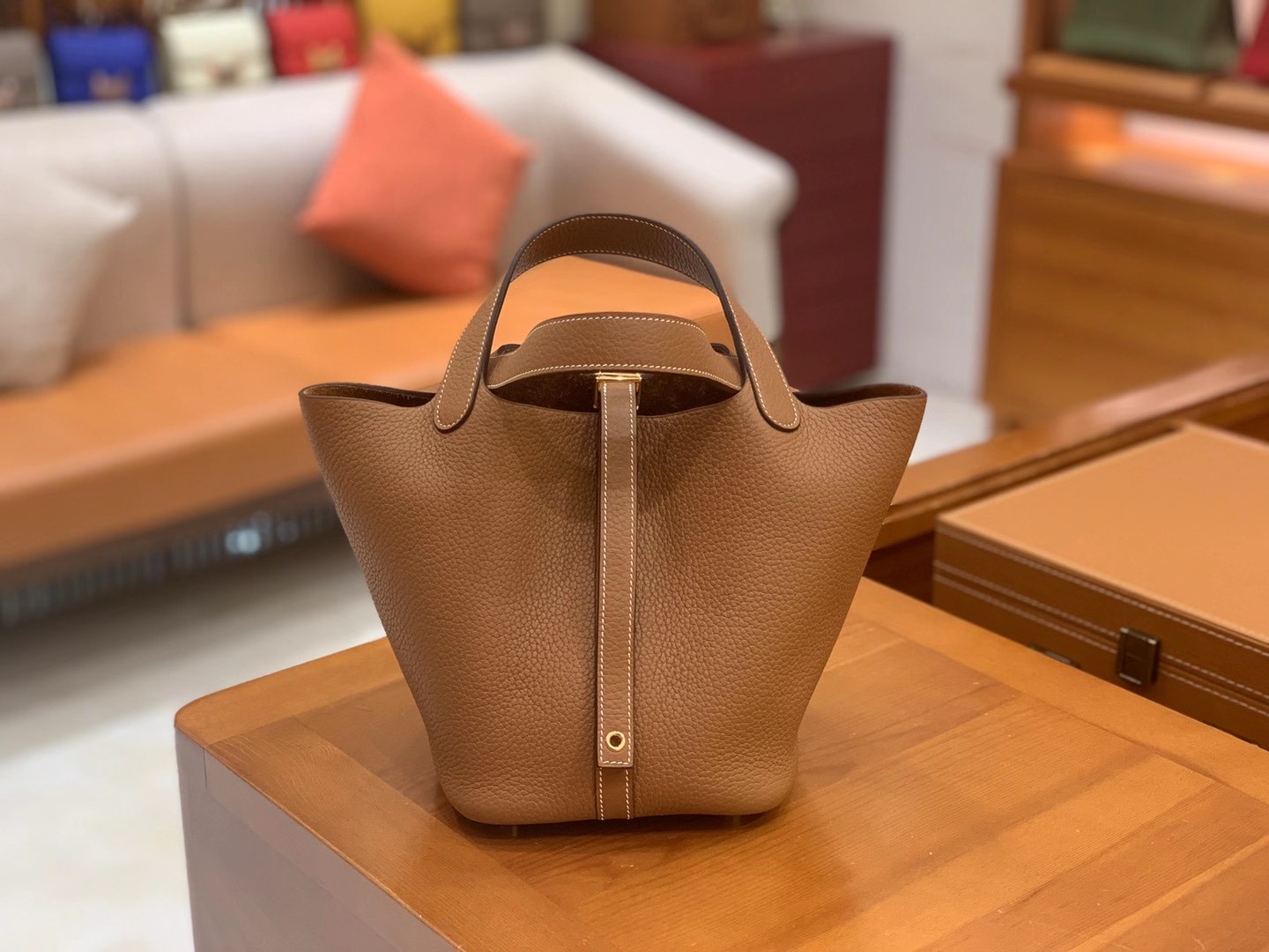 fb638e_a32c597e112f4262af510a15bcaefd07mv2.jpg Picotin 18 Golden Brown - Image 1