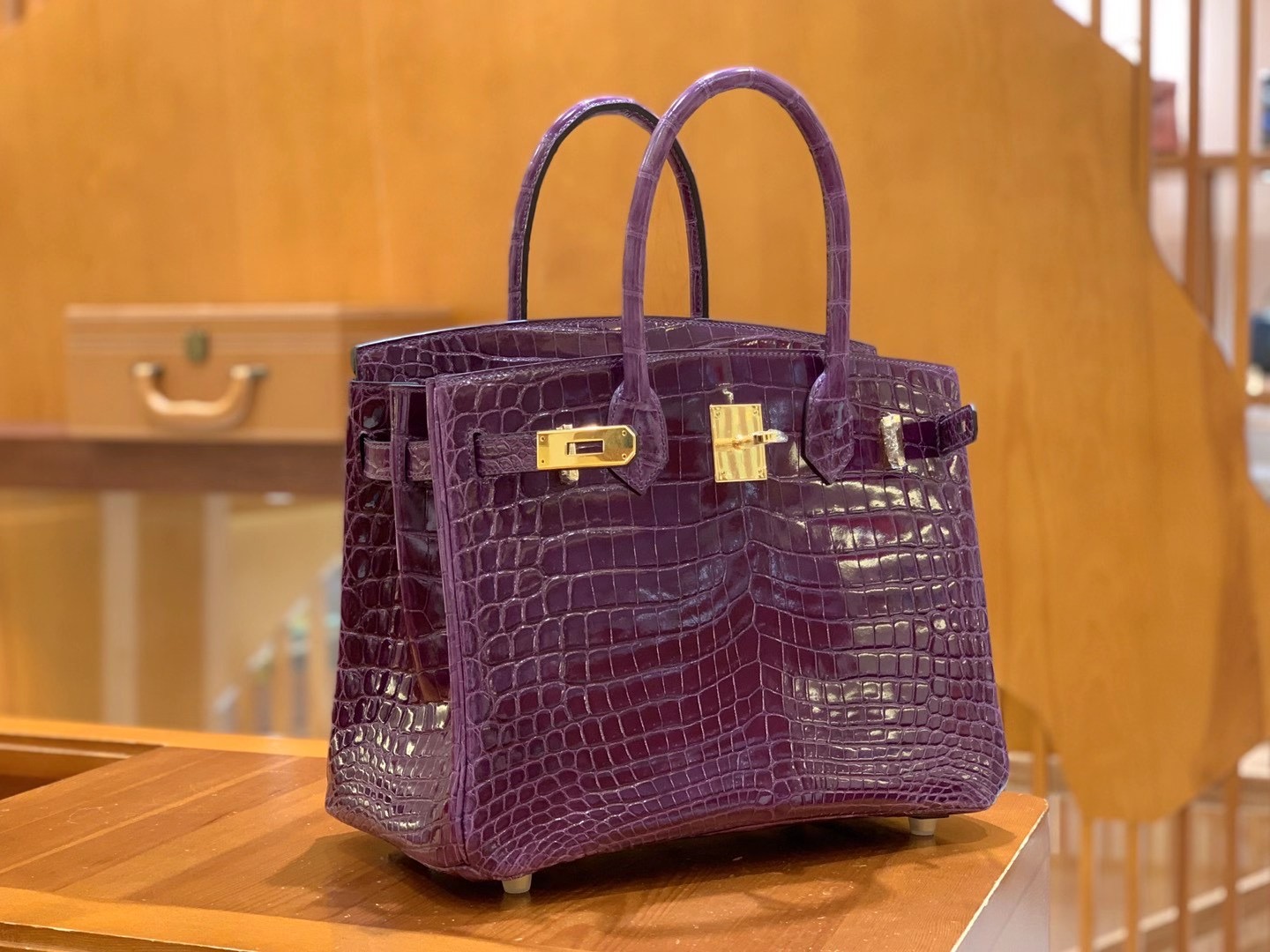 fb638e_a45c22277ffd446991ce95090be7d96amv2.jpg Birkin 30 Crocodile Crystal Purple - Image 1