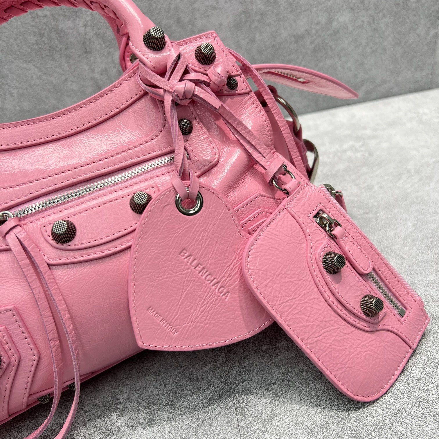 Balenciaga Neo Cagole 26 Oil Wax Pink - Image 6