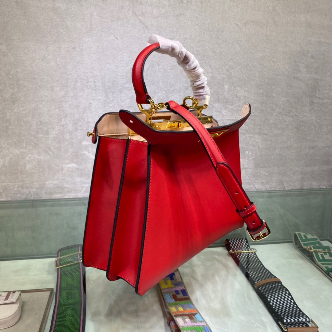 Fendi Peekaboo ISeeU Medium Bag in Red - Image 4