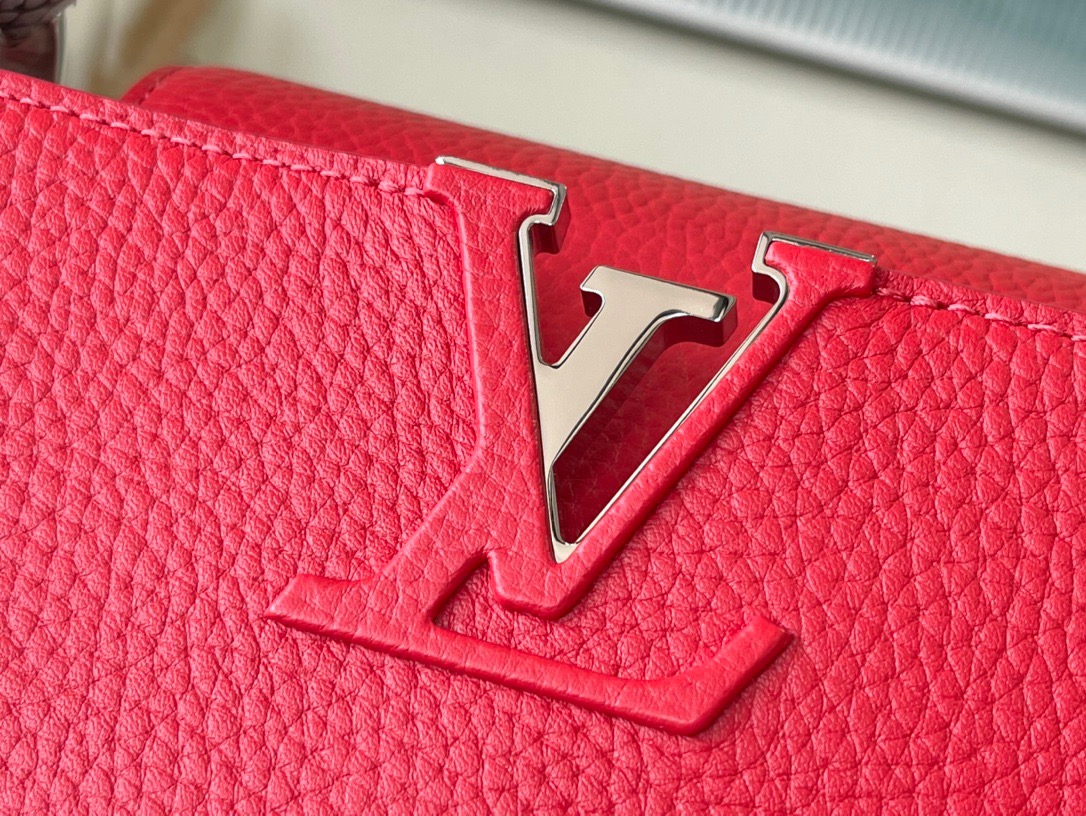 Louis Vuitton Capucines BB Medium Handbag in Red - Image 6