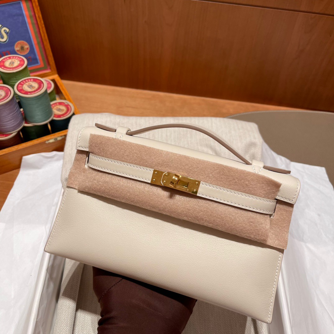 fb638e_a9db027a89554887830123281bebafe5mv2.jpg Kelly Pochette Swift Craie - Image 1