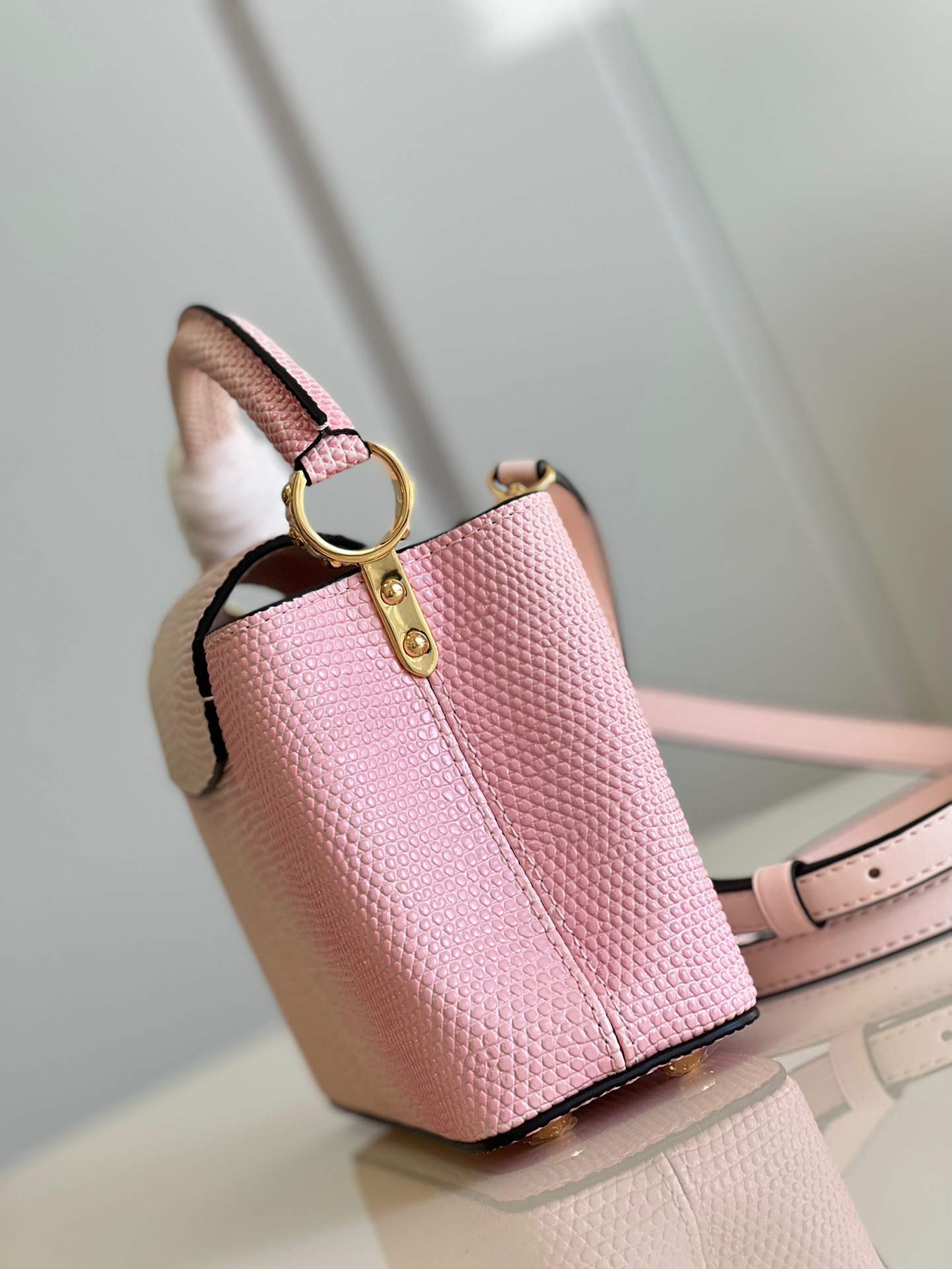 Louis Vuitton Capucines Mini Handbag in Gradient Pink - Image 5
