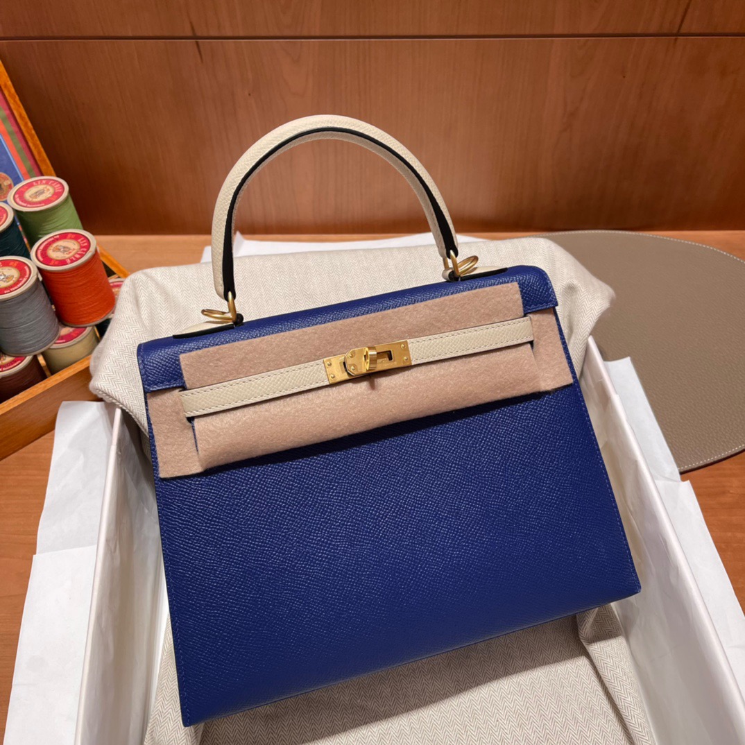 fb638e_aade5e1393bd480098aa5667c7f87825mv2.jpg Kelly 25 Epsom Electric Blue & Craie - Image 1