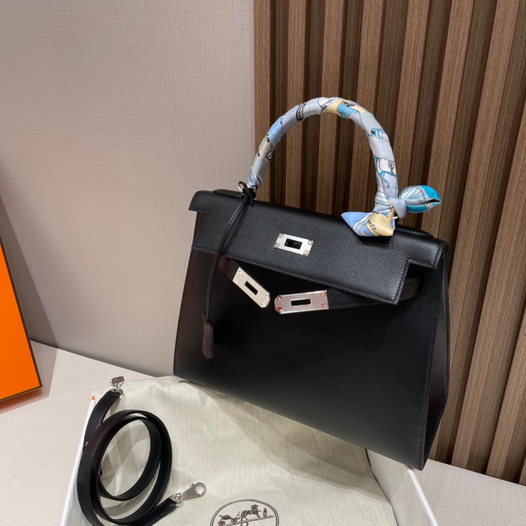 fb638e_abbd46da67944687acb6c116963874f7mv2.jpg Kelly 28 Epsom Sellier 89 Noir - Image 1