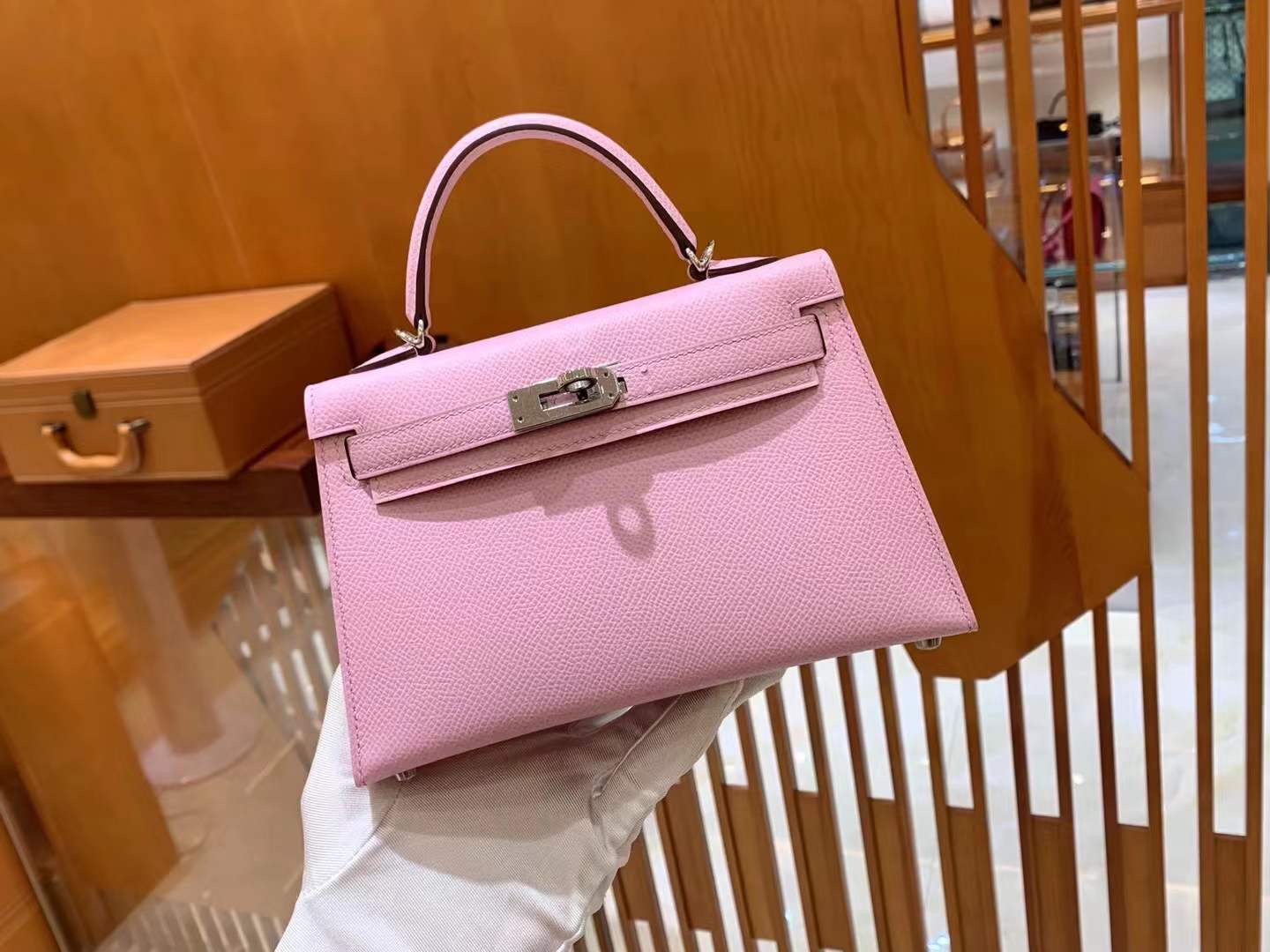 fb638e_ad1534e5036848f6a344ae44854f651fmv2.jpg Mini Kelly Epsom Mallow Pink - Image 1