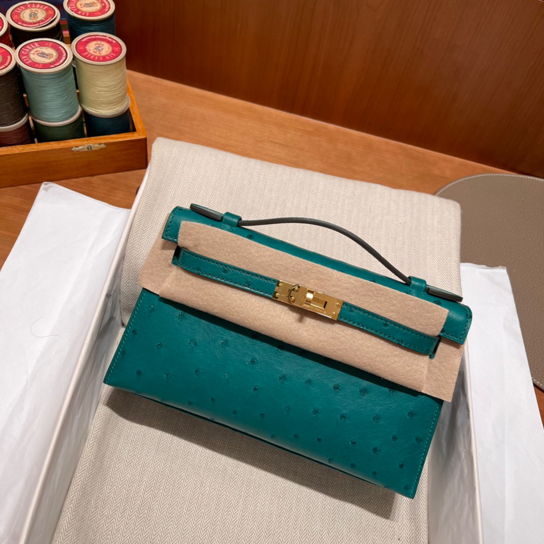 fb638e_af1a77535a6e4423b75a953c98258e61mv2.jpg Kelly Pochette Ostrich Vert Vertigo - Image 1