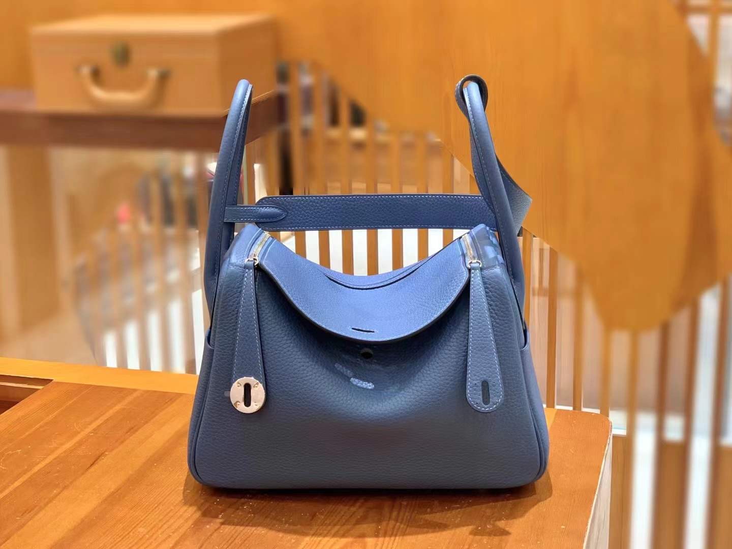 fb638e_af3e3fea7a35458fb1ac186cc801d809mv2.jpg Lindy 26 Terracotta Onyx Blue - Image 1