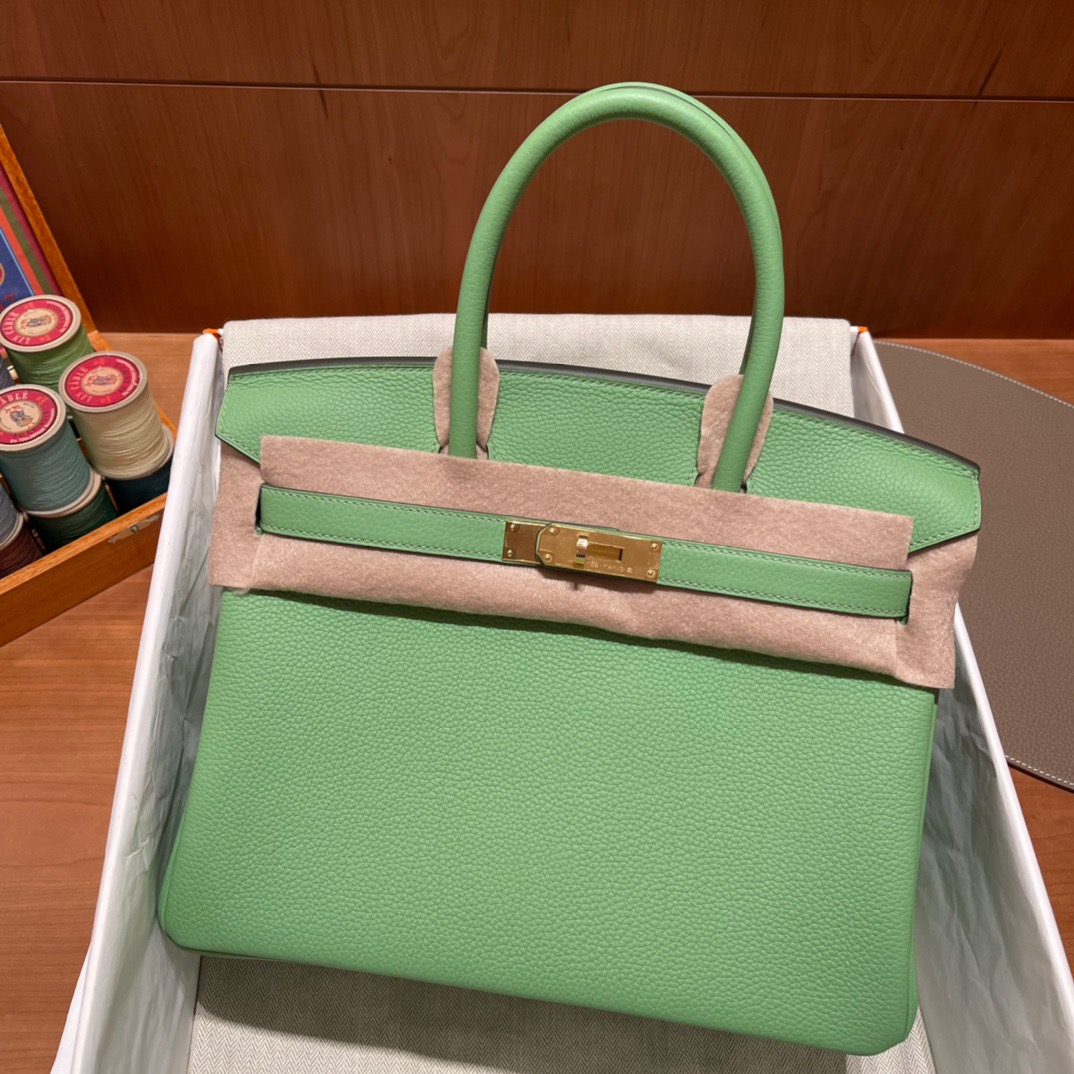 fb638e_af7674c9c0c24ea2a0473aaf97248814mv2.jpg Birkin 30 Togo Vert Criquet - Image 1