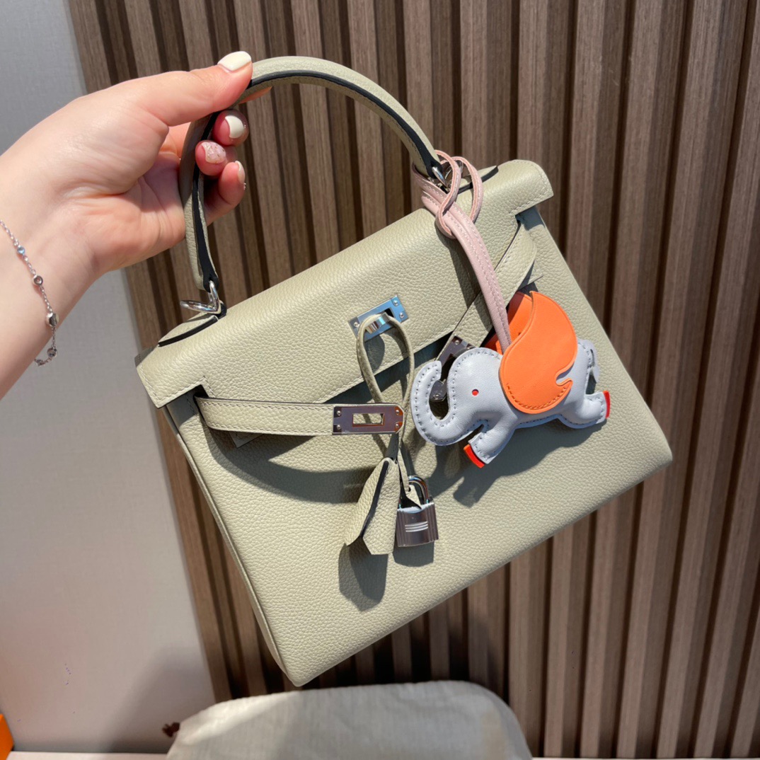 fb638e_b4945d65175241b68d30cf8d5d47be9amv2.jpg Kelly 25 Togo Sauge q1 - Image 1