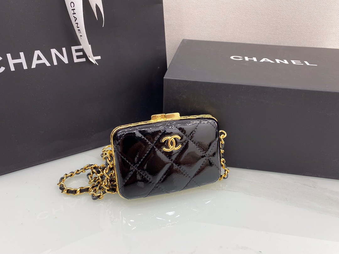 fb638e_b49865ecccc44ed7b500890d8e0bf4e7mv2.jpg Chanel 21 Black - Image 1