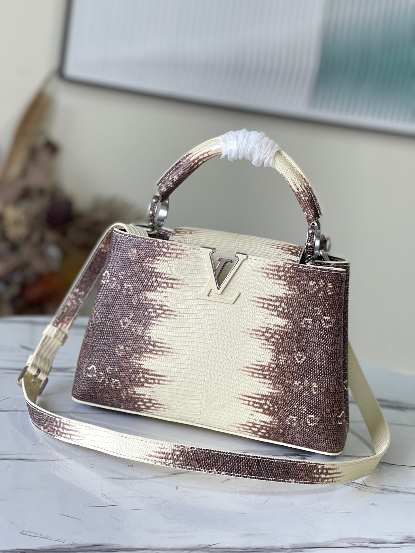 fb638e_b7420681dc53456a94572810823b9688mv2.jpg Louis Vuitton Capucines BB Small Handbag in White Lizard - Image 1