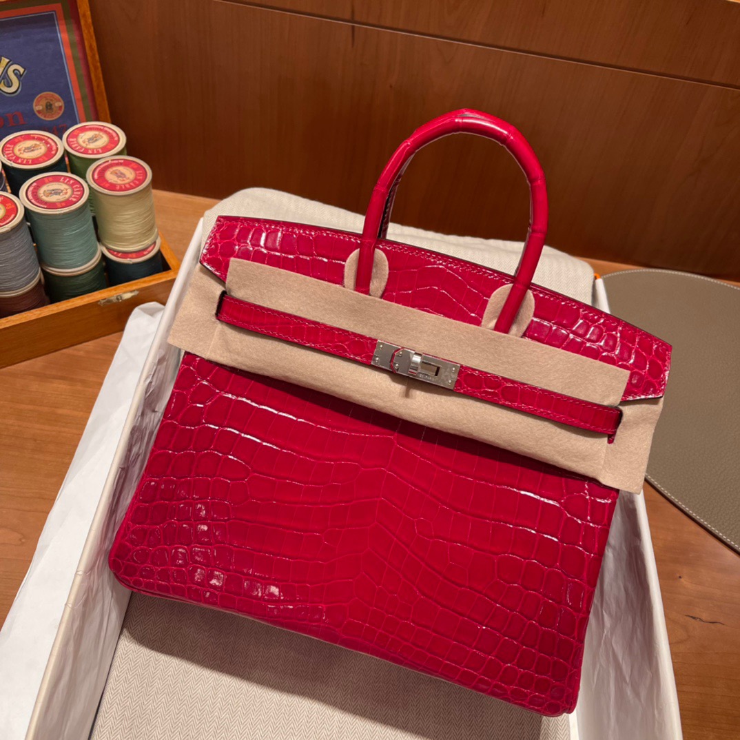 fb638e_b807d33dacdb40679705bef93a1769a9mv2.jpg Birkin 25 Niloticus Crocodile Shiny Flag Red - Image 1