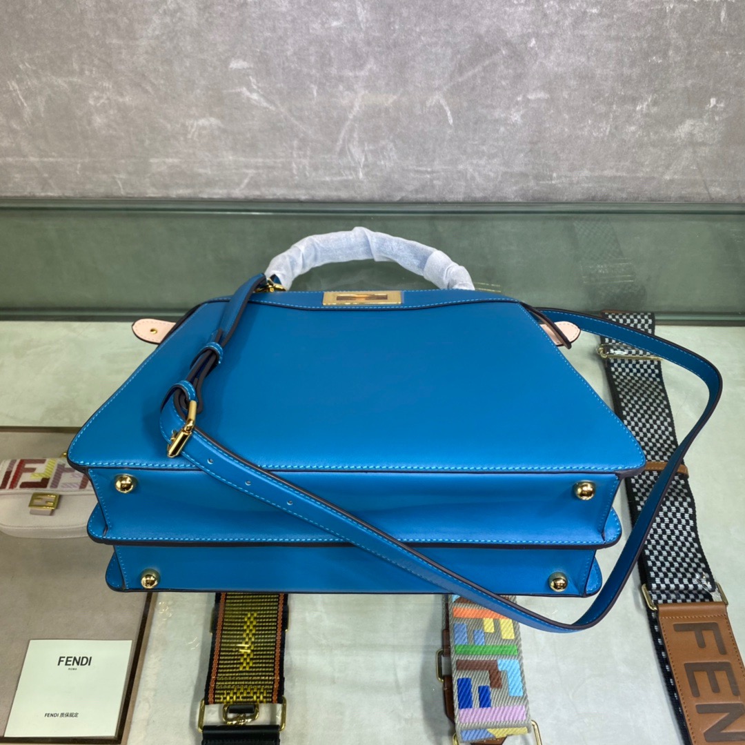 Fendi Peekaboo ISeeU Medium Bag in Blue - Image 3