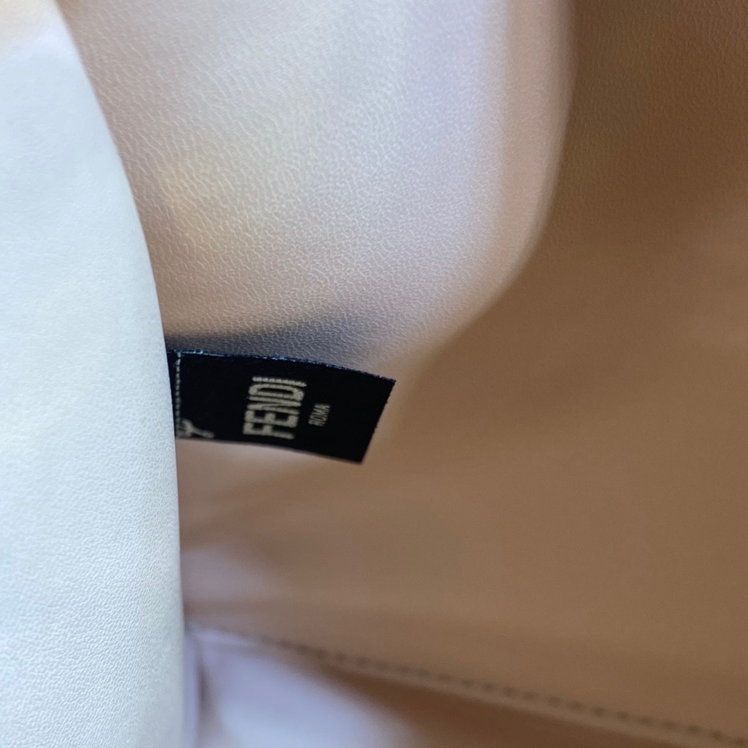 Fendi Peekaboo ISeeU Medium Bag in Blue - Image 9