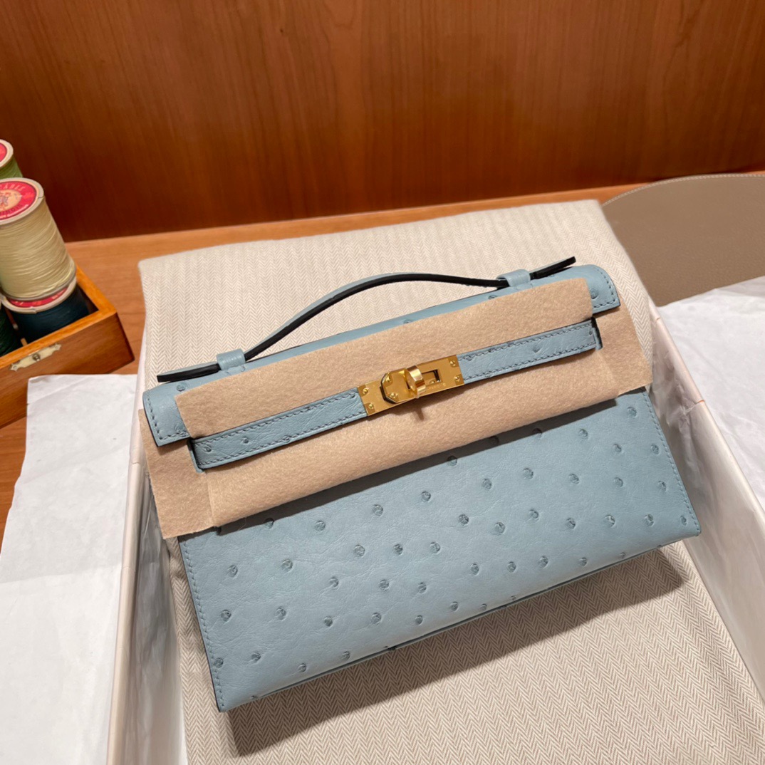 fb638e_bb92474fd43541ccae17db24dee8614bmv2.jpg Kelly Pochette Ostrich Bleu Lin - Image 1