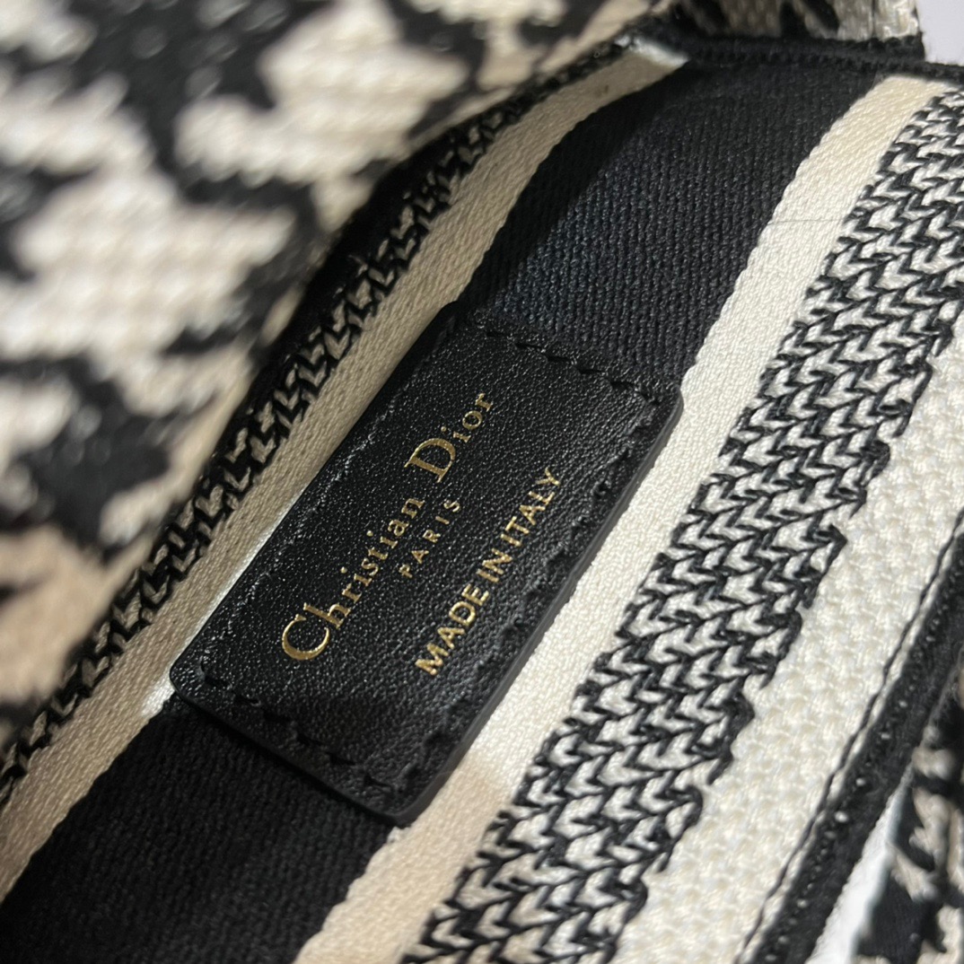 Dior Lady D-Lite Embroidered Bag - Image 10