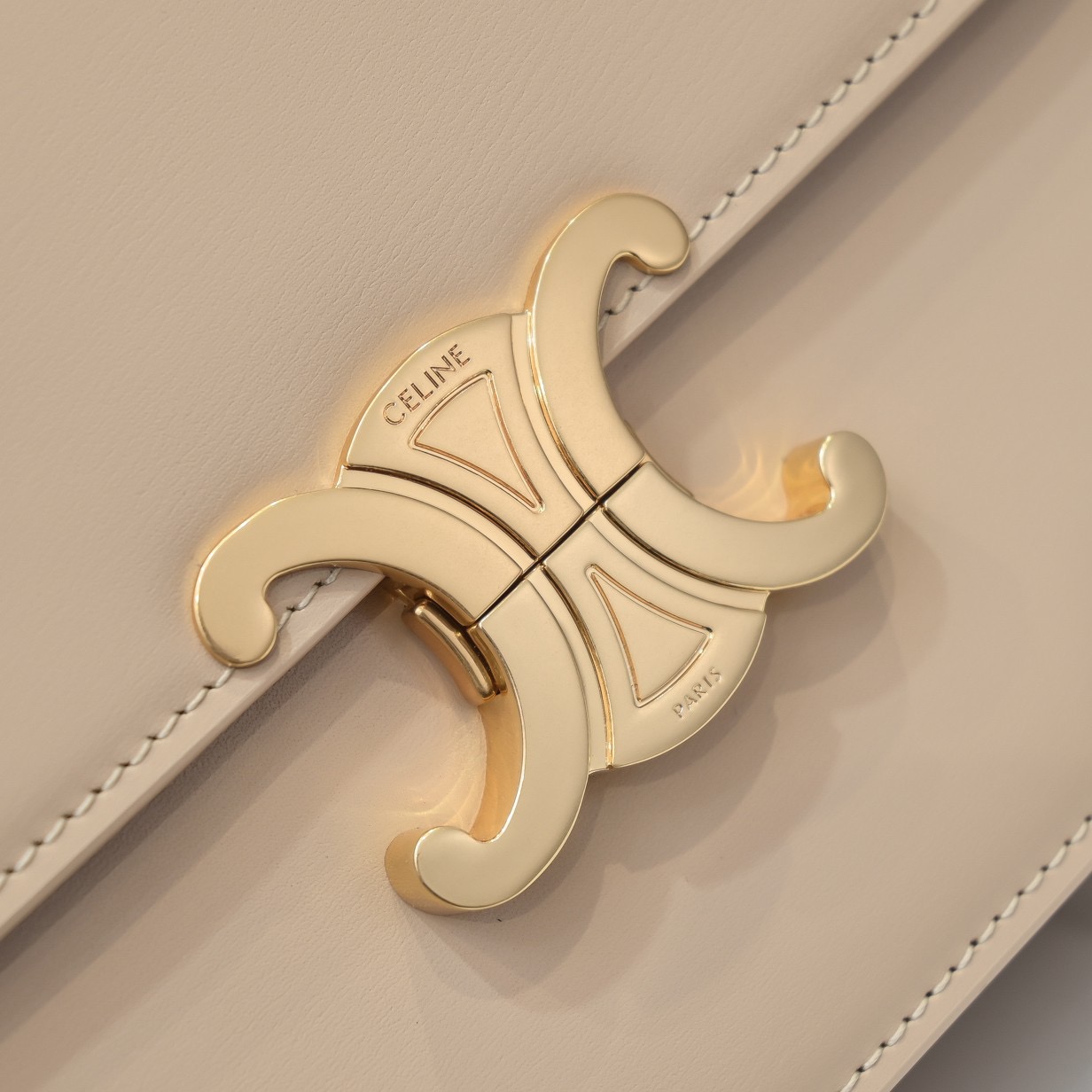 Celine Arc de Triomphe Shoulder Bag in Beige Sheepskin - Image 8