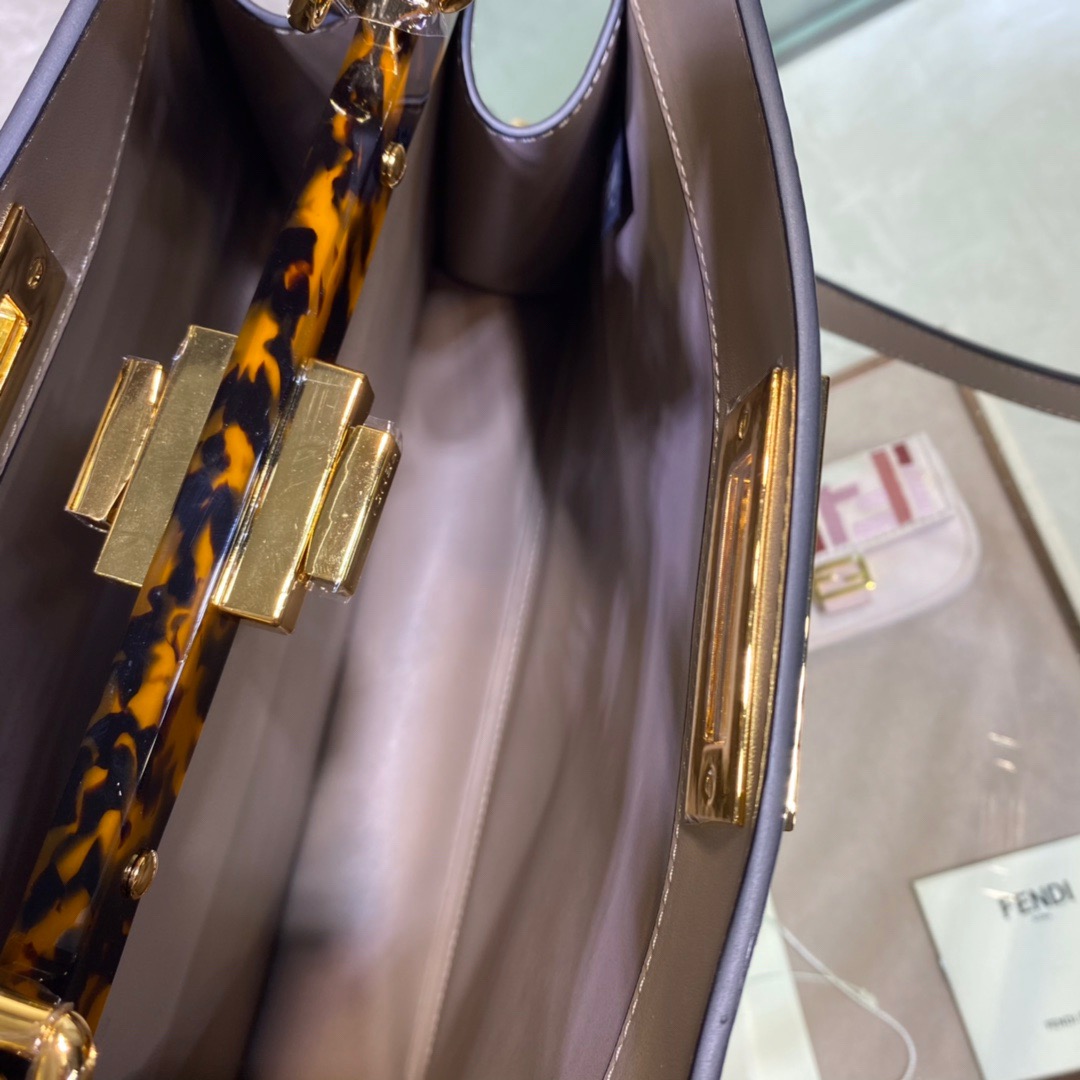 Fendi Peekaboo ISeeU Medium Bag in Dove Gray - Image 6