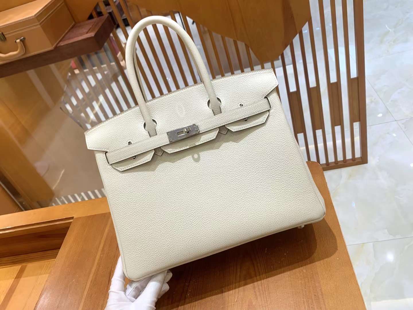 fb638e_c47c8d7124694132b5e0c4eea769c535mv2.jpg Birkin 30 Togo Craie - Image 1