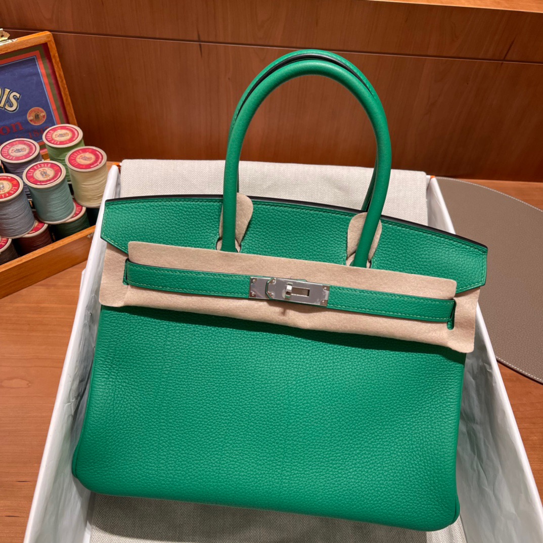 fb638e_c5fb4d70c17641d3a2257c023b020e20mv2.jpg Birkin 30 Togo Bamboo Green - Image 1
