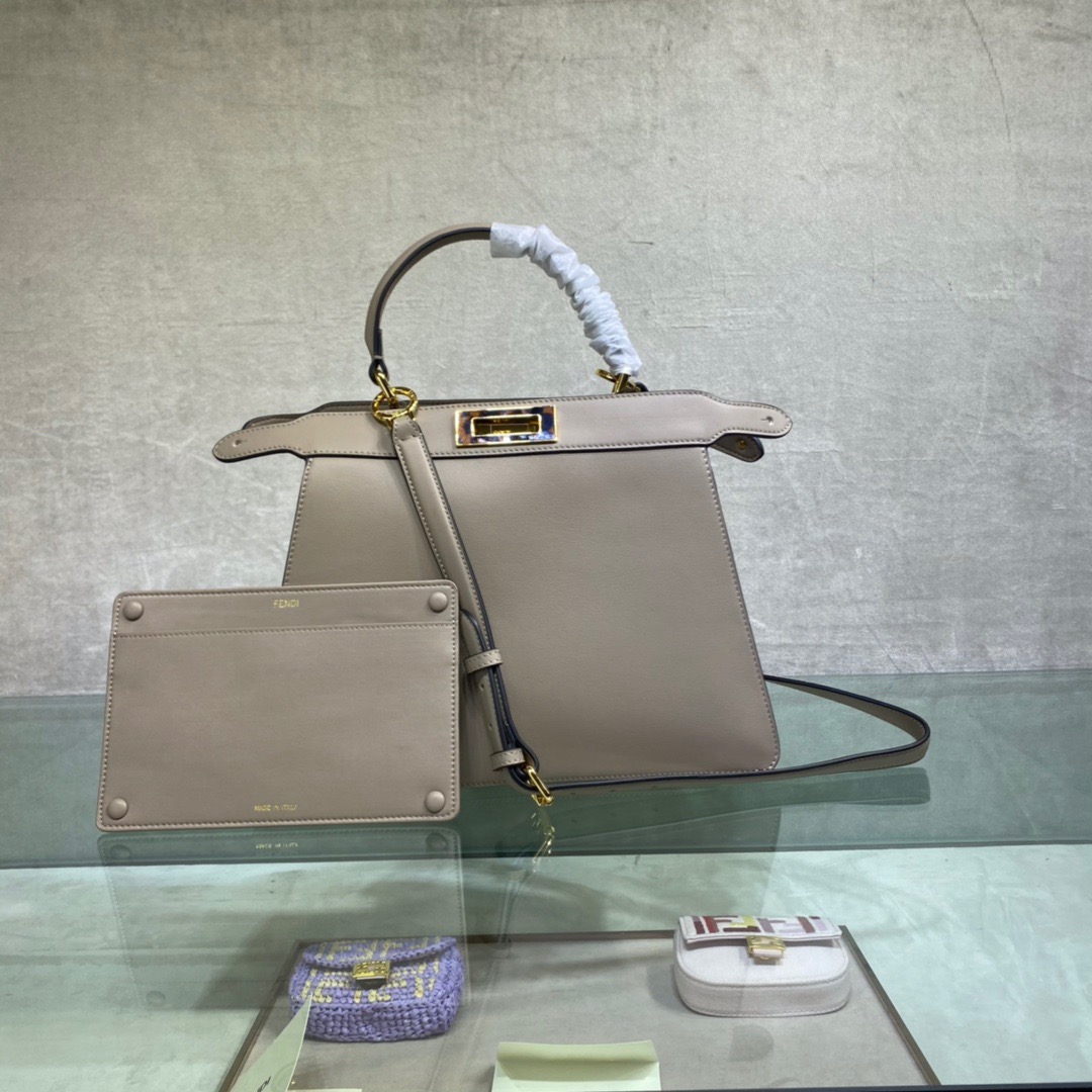 Fendi Peekaboo ISeeU Medium Bag in Dove Gray - Image 10