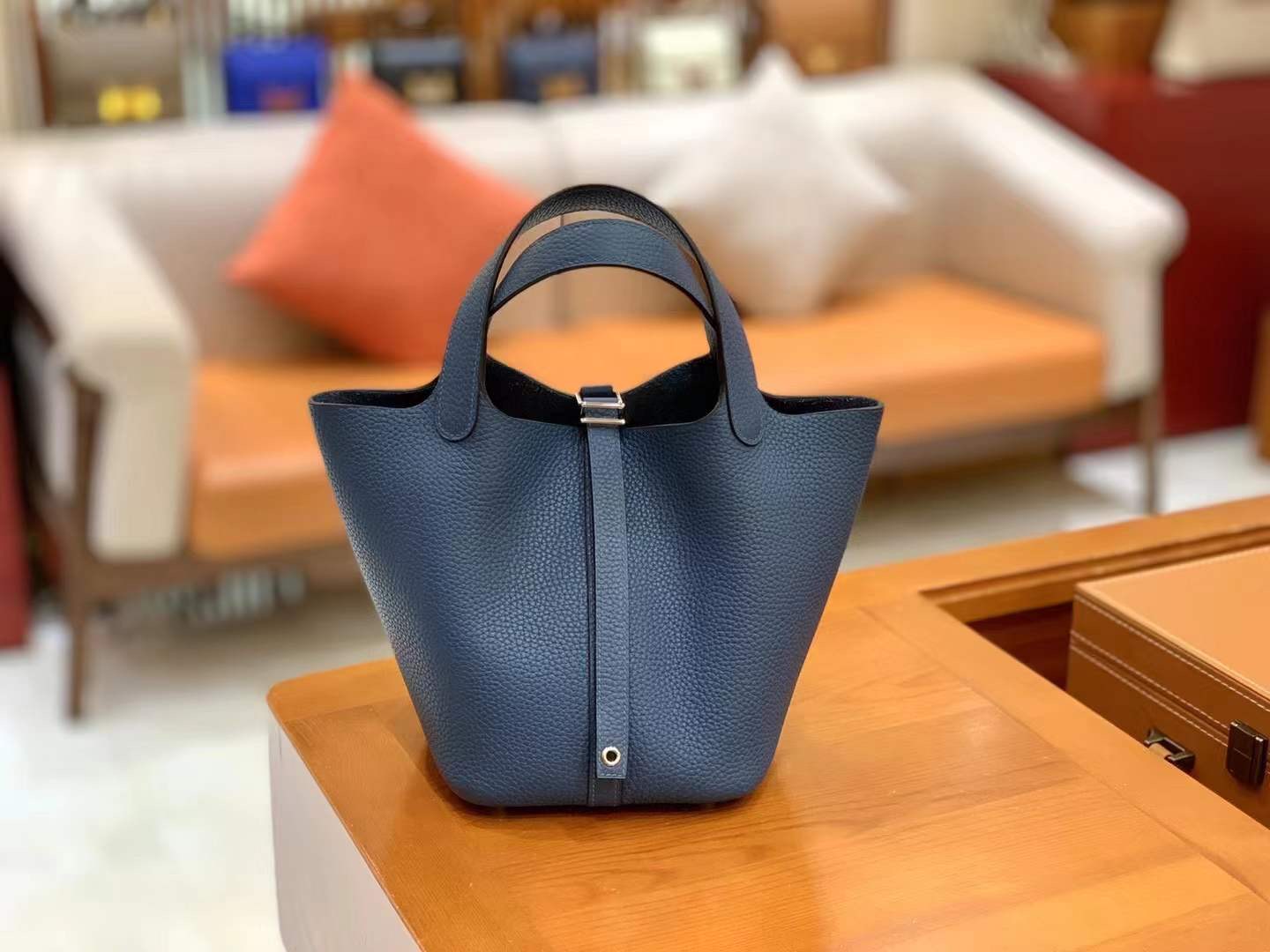 fb638e_c7dfc86093d54216805035384d9ff130mv2.jpg Picotin 18 Peacock Blue - Image 1