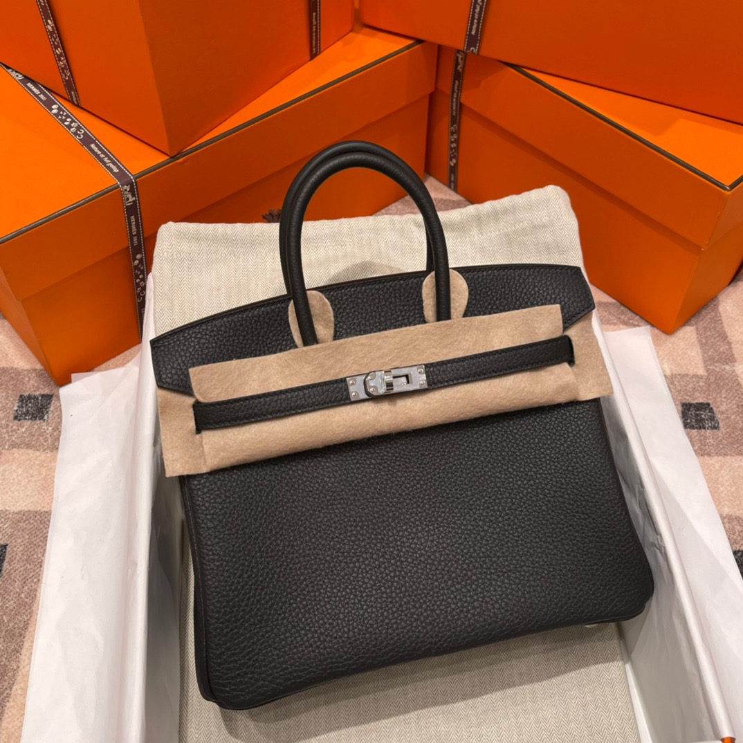 fb638e_c938669b6cb54ae98094aed57bd696bamv2.jpg Birkin 25 Togo Black&Flag Red - Image 1