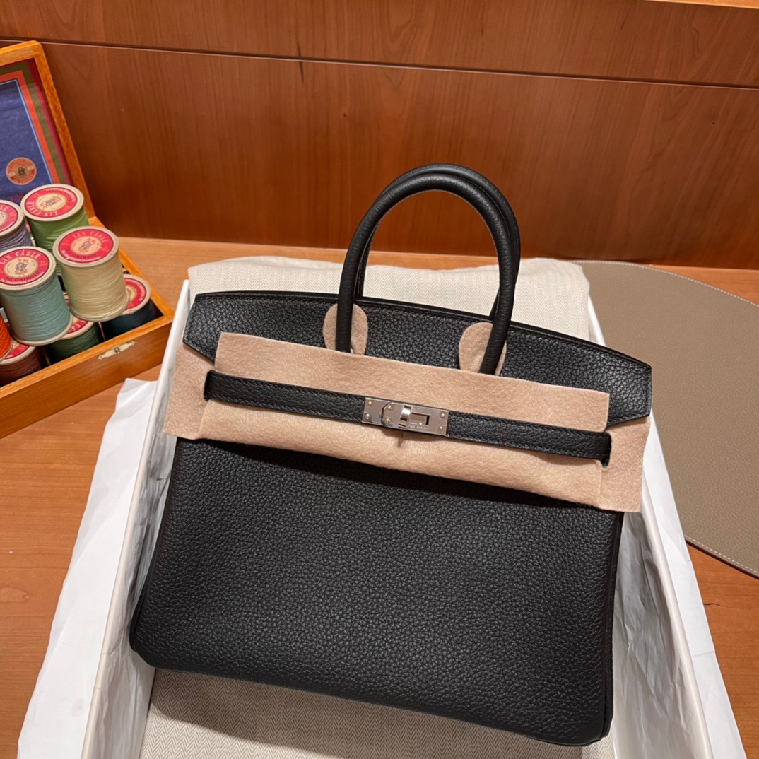 fb638e_ca0754592ac84328aaa0c905360905c0mv2.jpg Birkin 25 Togo Black&Flag red - Image 1