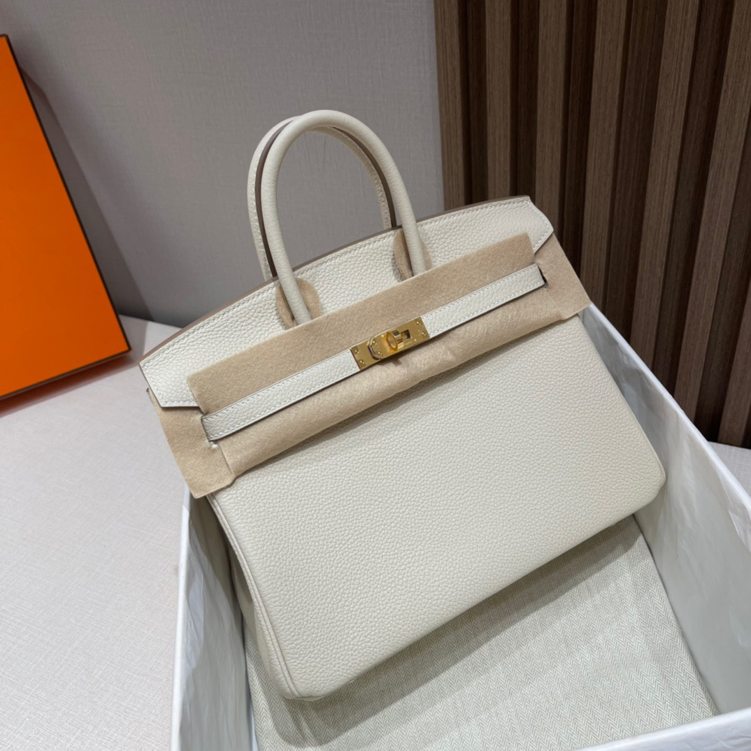 fb638e_ca7a9ee75aa24540b81904c94dfed071mv2.jpg Birkin 25 Togo Craie&Platinum Buckle - Image 1