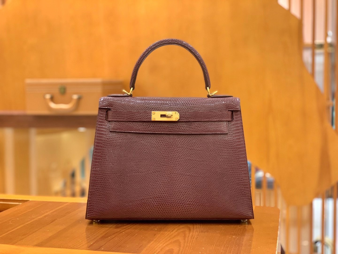 fb638e_cc793288e6ba4df988d877446c958a43mv2.jpg Kelly 28 Lizard Bordeaux - Image 1