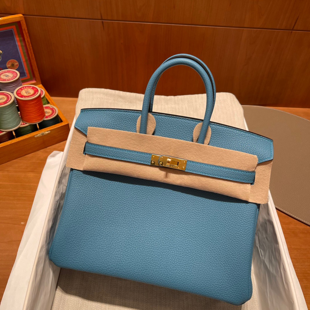 fb638e_cd12e3c0948c4886a13075918c226358mv2.jpg Birkin 25 Togo Turquoise - Image 1