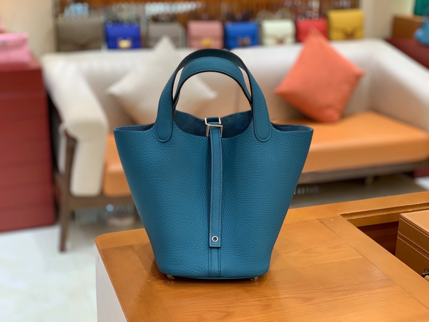 fb638e_cefd3e9965004e7090ac2352567c95bamv2.jpg Picotin 18 Izmir Blue - Image 1