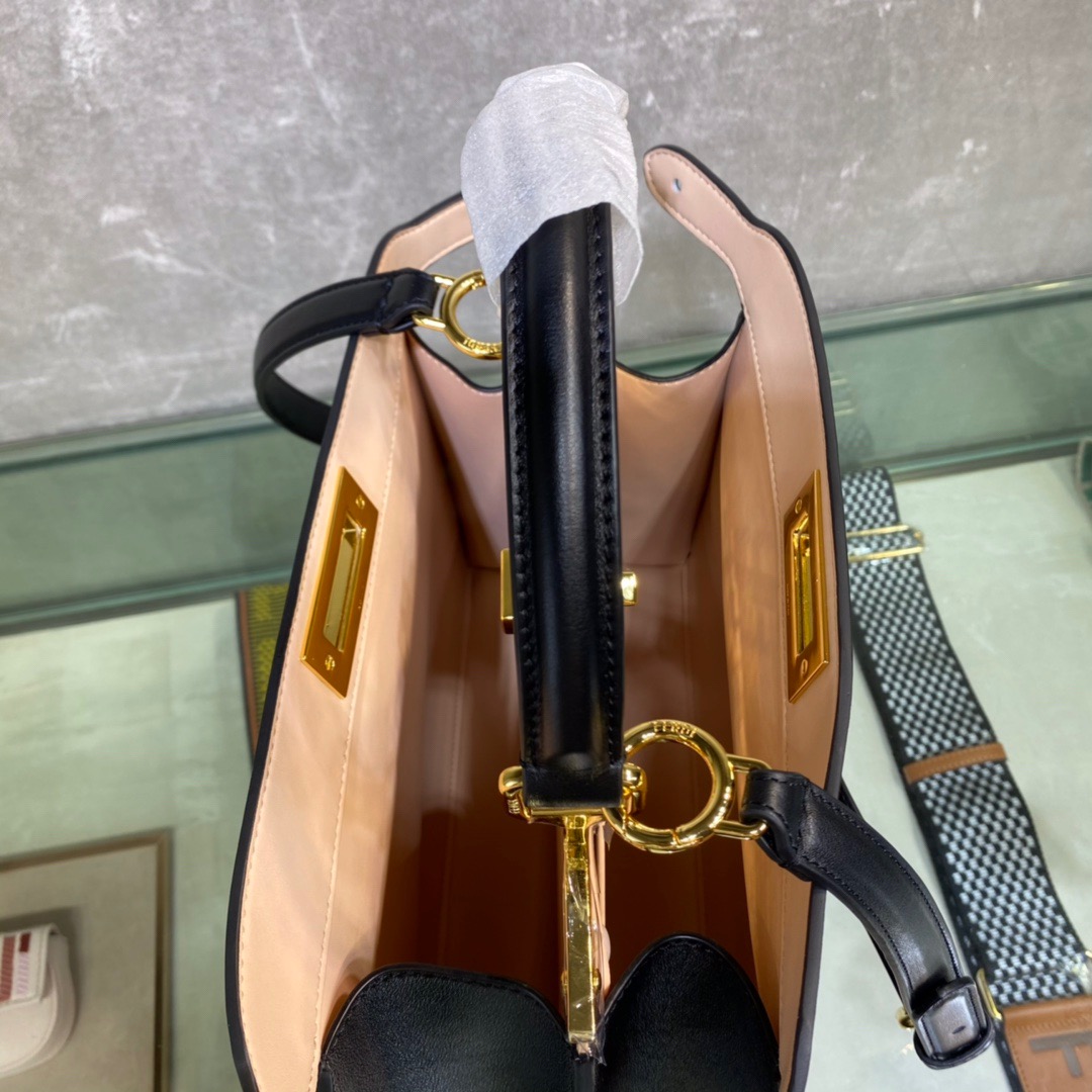 Fendi Peekaboo ISeeU Medium Bag in Black - Image 7