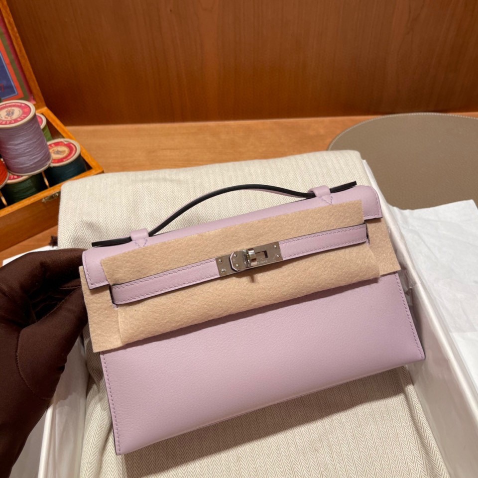 fb638e_d0141d010e424b169a2221ee71754183mv2.jpg Kelly Pochette Swift Mauve Sylvestre - Image 1