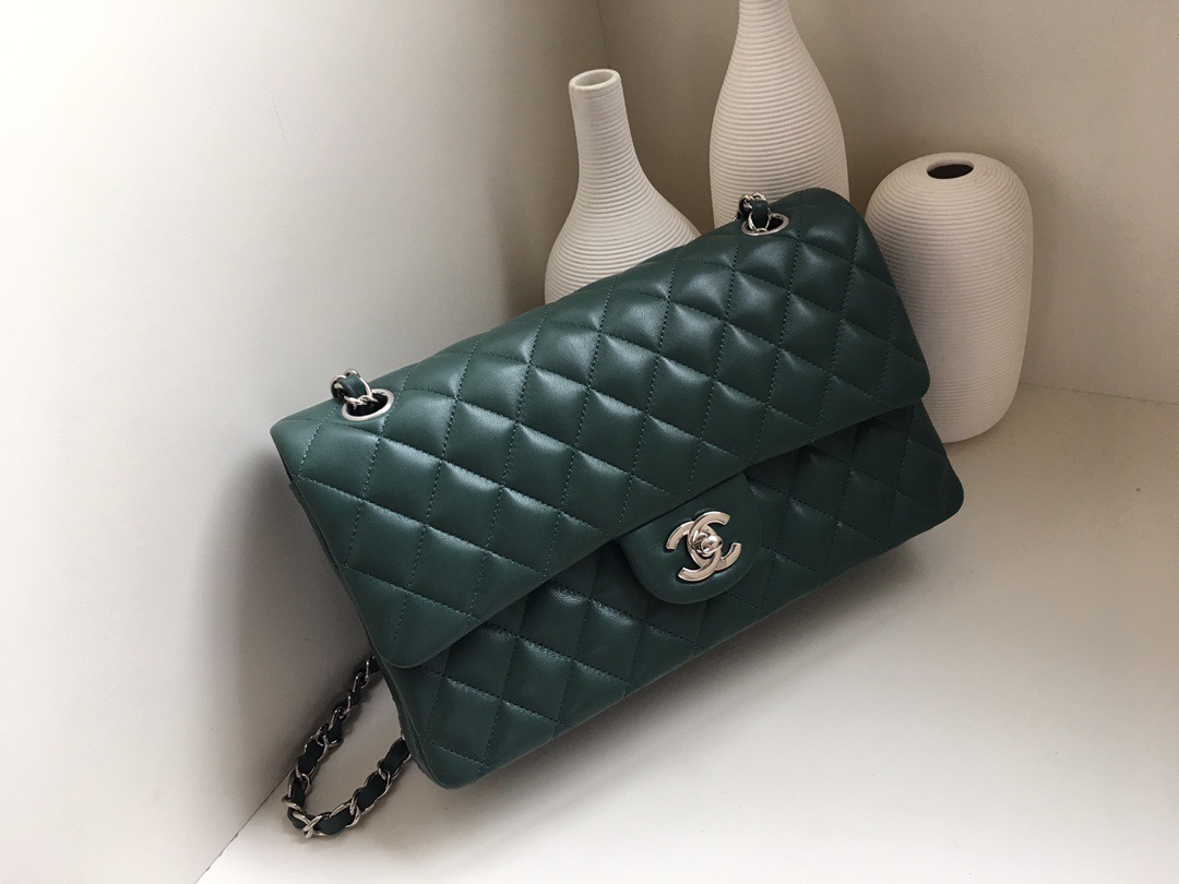 fb638e_d09b2a09d3e44668b6c51a7d4848b538mv2.jpg Chanel Classic Flap 25 Forest Green - Image 1