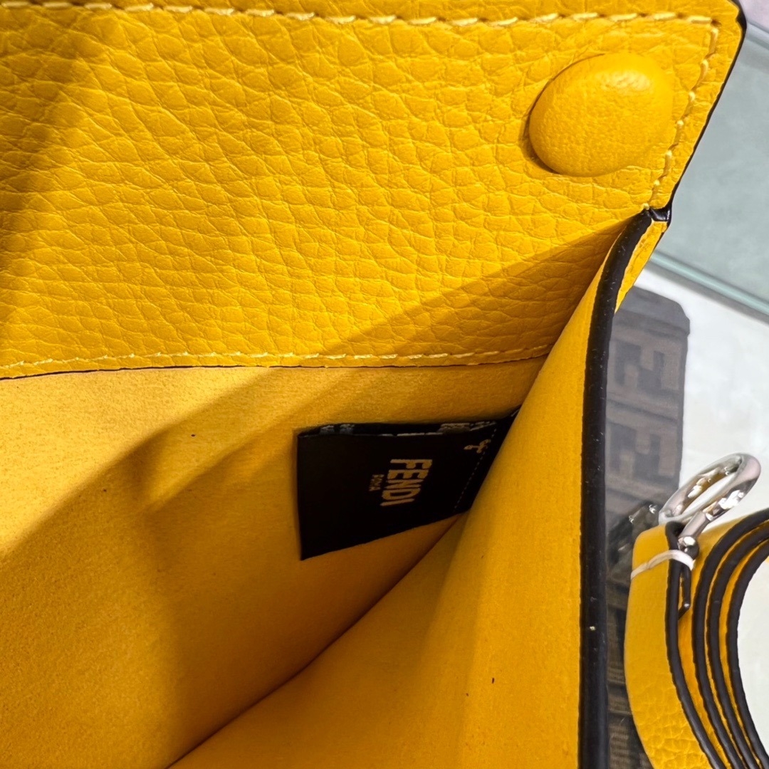 Fendi Peekaboo ISeeU Medium Bag - Image 9