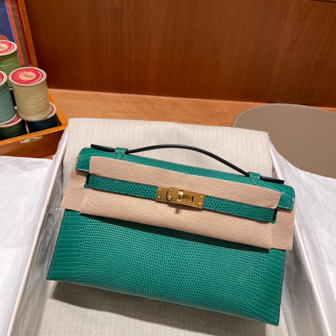 fb638e_d2ac0bd20de14f9db85c9392634e6e1amv2.jpg Kelly Pochette Lizard Bamboo Green - Image 1