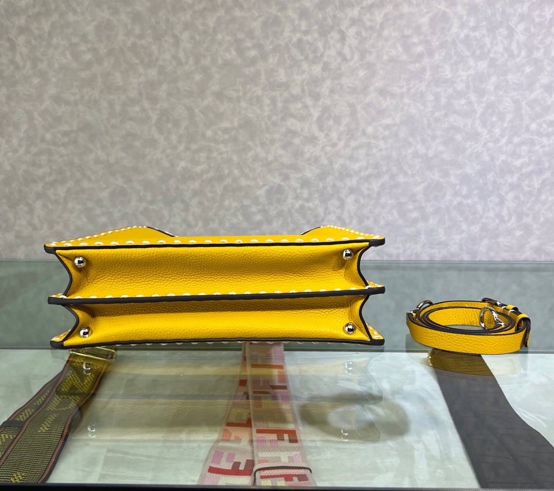 Fendi Peekaboo ISeeU Medium Bag - Image 4